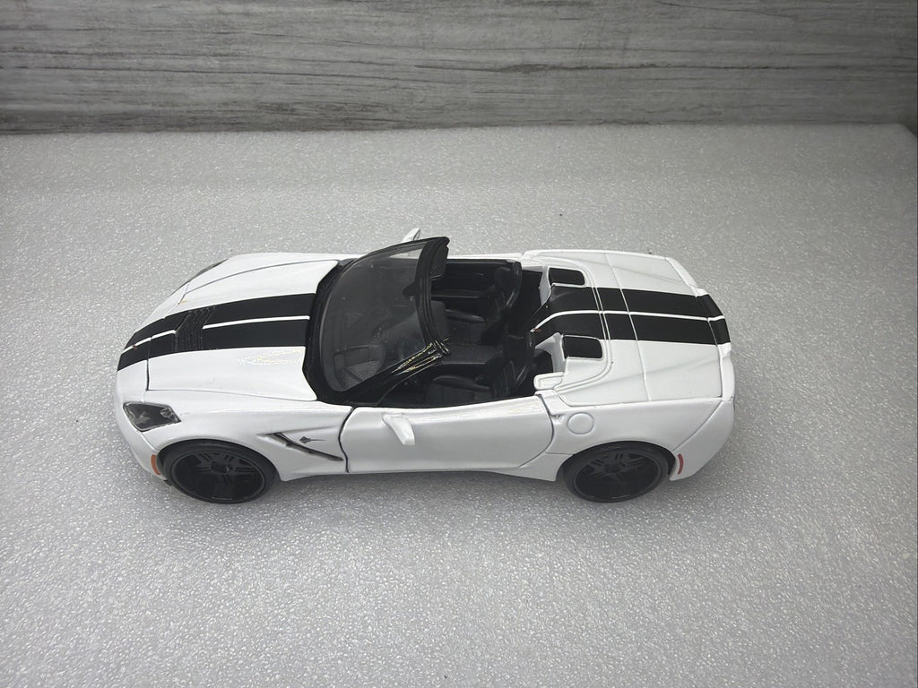 Maisto 2014 Chevrolet Corvette Stingray White  1/24 Scale Diecast Car NoBox Nice9