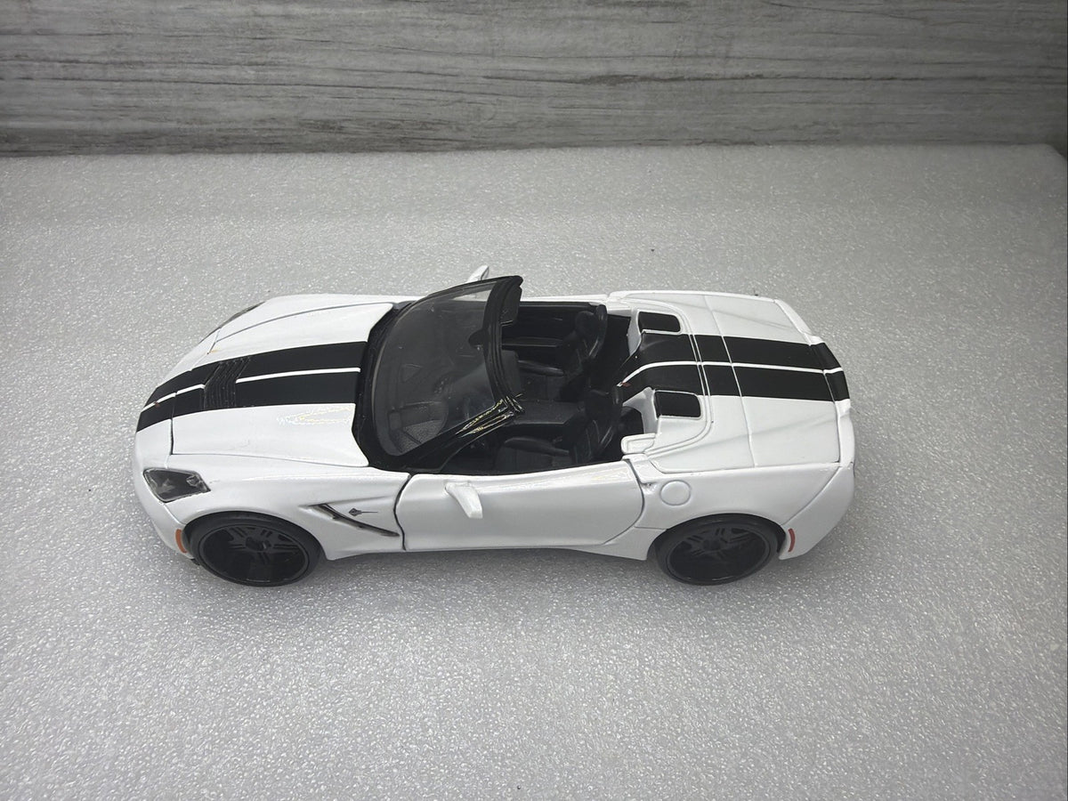 Maisto 2014 Chevrolet Corvette Stingray White  1/24 Scale Diecast Car NoBox Nice9