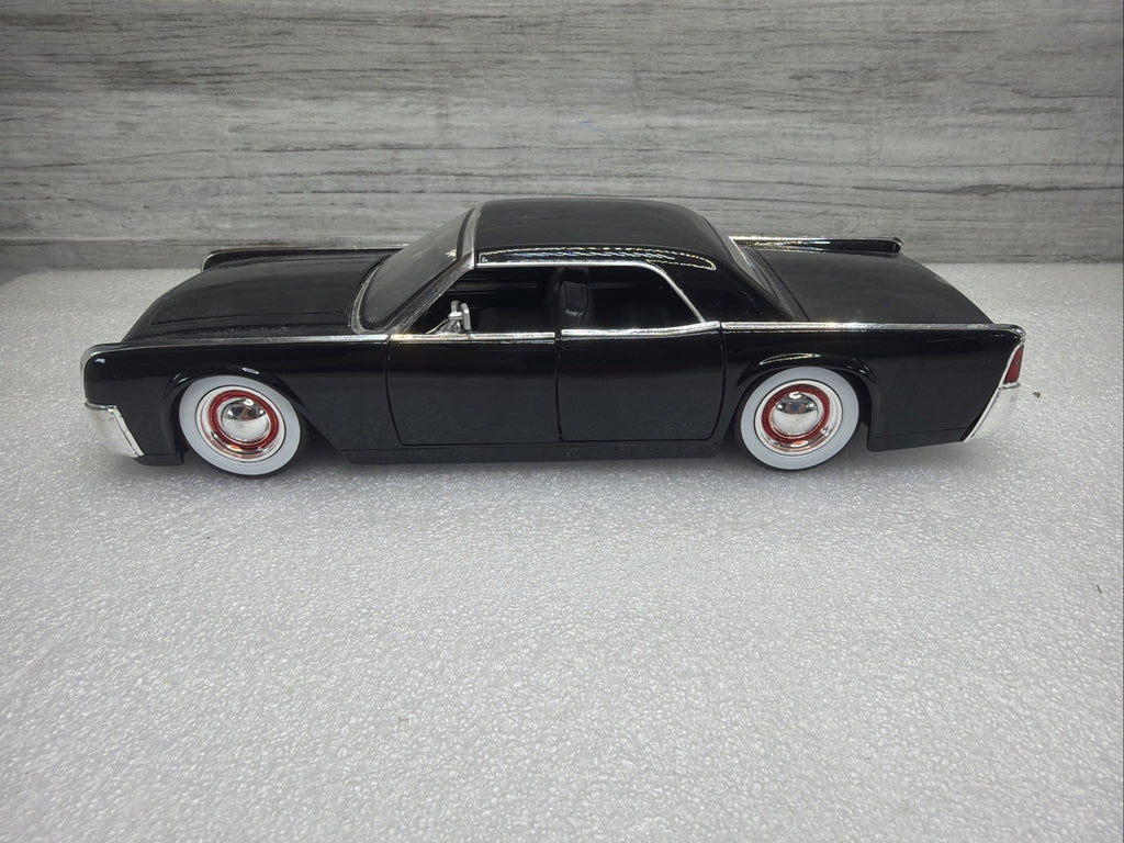 Jada 1963 Lincoln Continental Black  Diecast 1:24 Scale Nice Rare No Box0