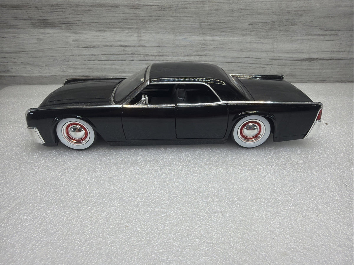 Jada 1963 Lincoln Continental Black  Diecast 1:24 Scale Nice Rare No Box0