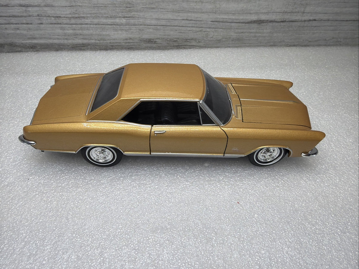 1965 BUICK RIVIERA GRAND SPORT HARD TOP WELLY 24072 1/24 DIECAST CAR GOLD NO BOX1