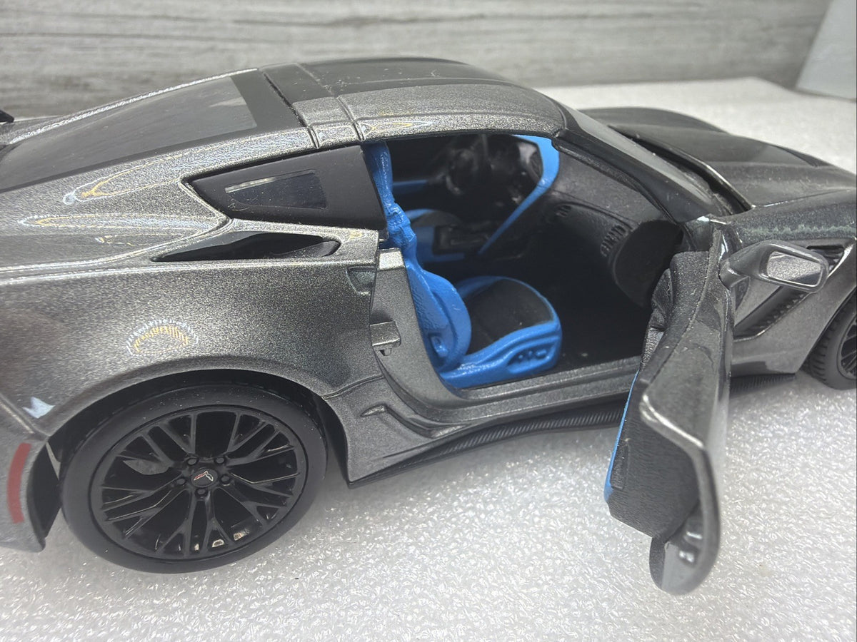 Maisto 2017 Chevrolet Corvette Stingray Grey 1/24 Scale Diecast Car NoBox Nice9