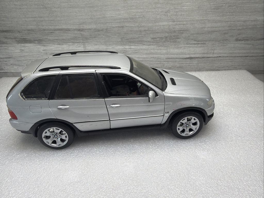 Welly 1:18 Silver BMW X5  no.9842 *RARE* Diecast Model Car8
