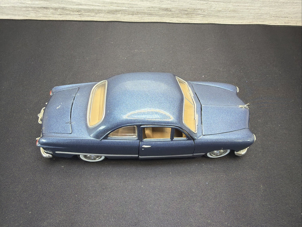 1949 Ford Custom Metal Die Cast 1/24 Scale1