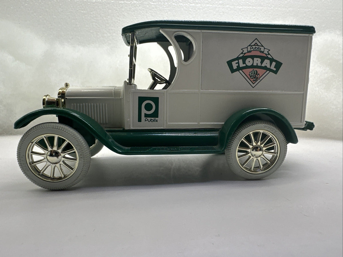 ERTL 1/25 Scale Diecast 2501   1923 Truck Bank   White/Green Used RARE5