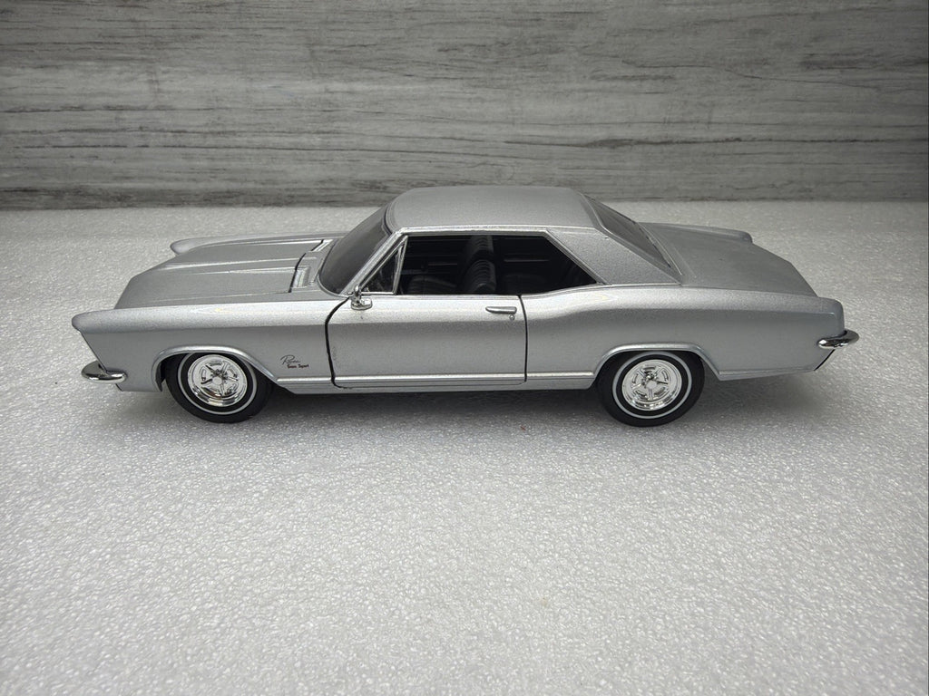 1965 BUICK RIVIERA GRAND SPORT HARD TOP WELLY 24072 1/24 DIECAST CAR SILV NO BOX6