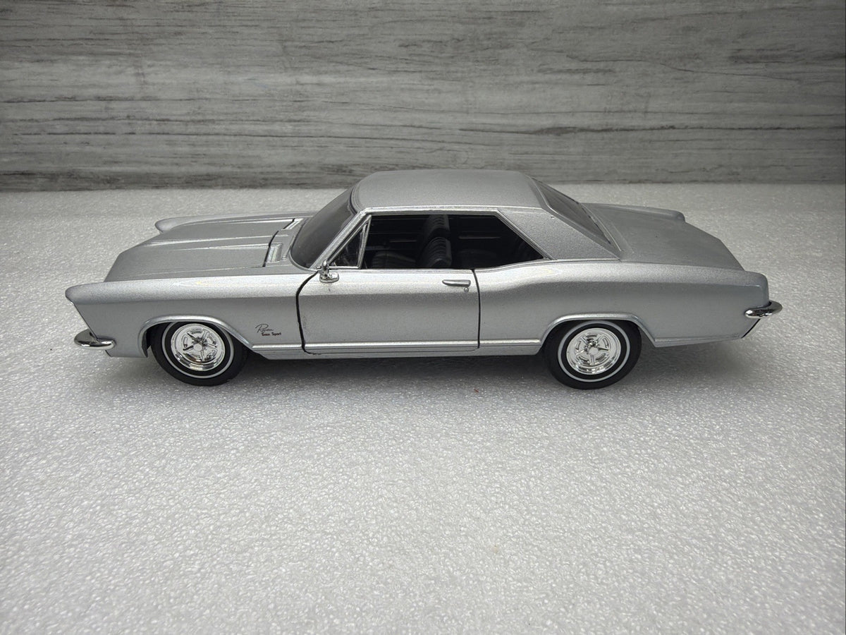 1965 BUICK RIVIERA GRAND SPORT HARD TOP WELLY 24072 1/24 DIECAST CAR SILV NO BOX6