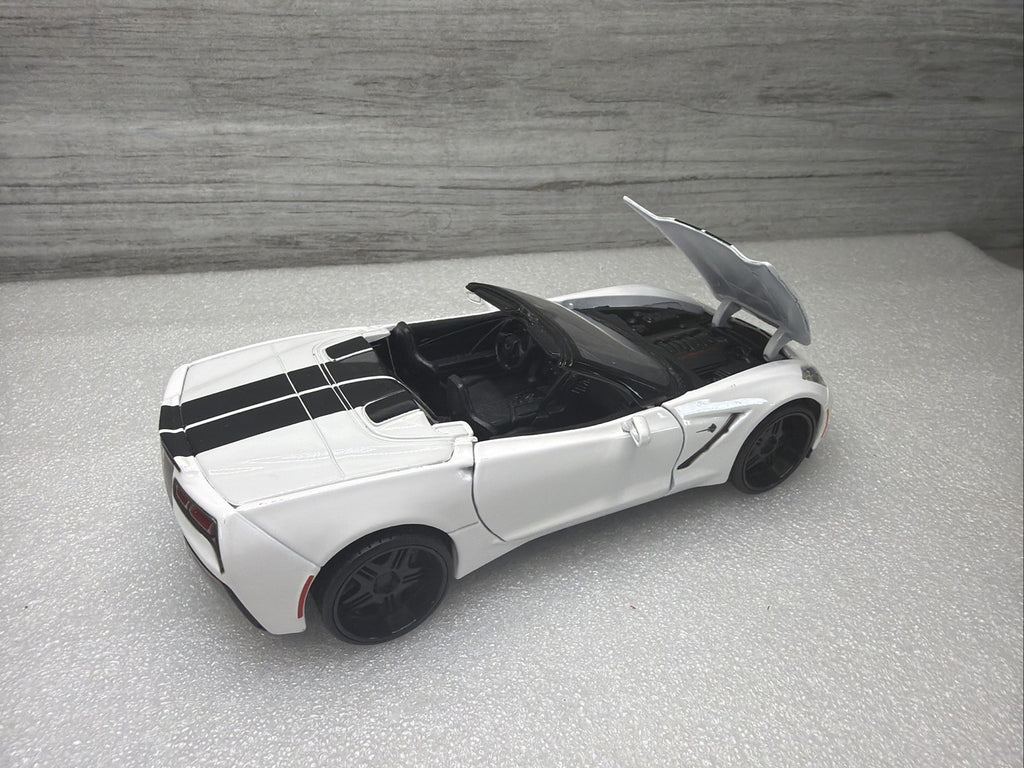 Maisto 2014 Chevrolet Corvette Stingray White  1/24 Scale Diecast Car NoBox Nice4