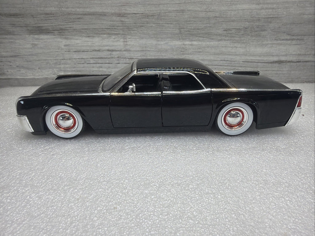 Jada 1963 Lincoln Continental Black  Diecast 1:24 Scale Nice Rare No Box1