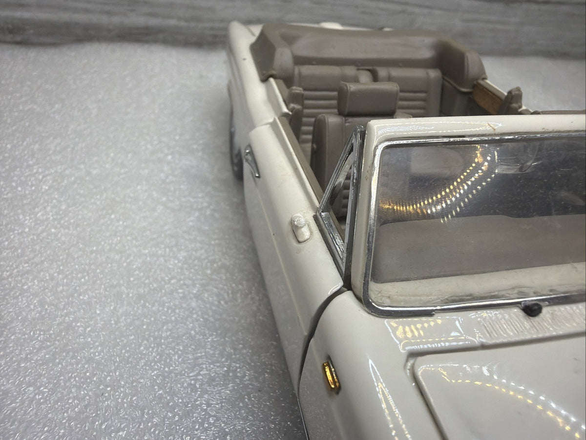 Franklin Mint- 1992 Rolls-Royce Corniche IV Convertible 1/24 Has Damage See Pics6