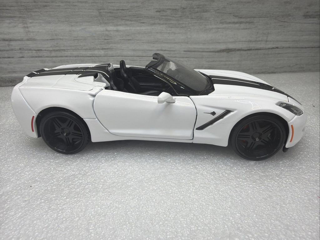Maisto 2014 Chevrolet Corvette Stingray White  1/24 Scale Diecast Car NoBox Nice0