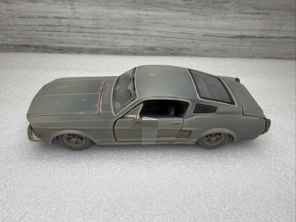 Maisto 1:24 Scale 1967 Ford Mustang GT Car W/Patina Diecast Old Friends1