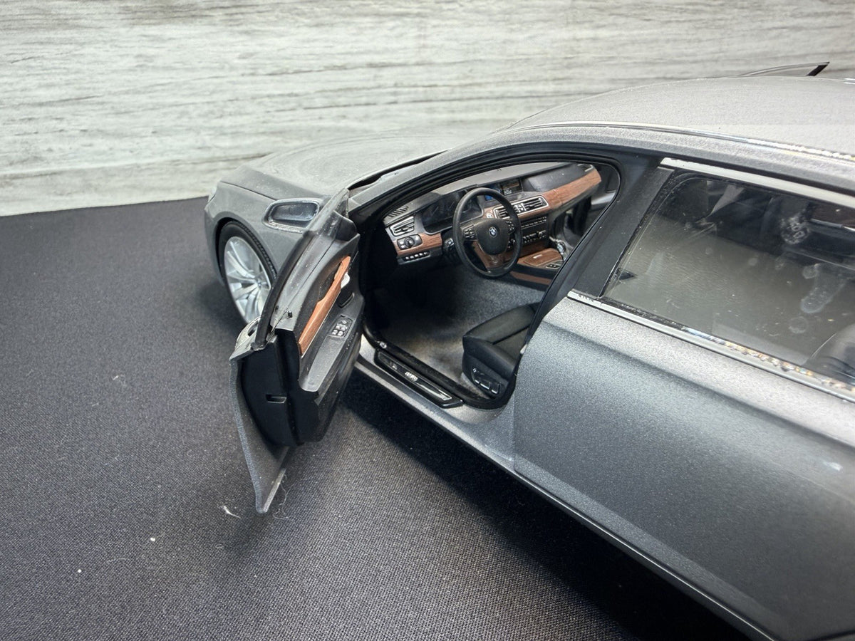 RARE BLACK Kyosho 1:18 BMW 750Li DEALER  SOME MINOR REPAIR NICE NO BOX10