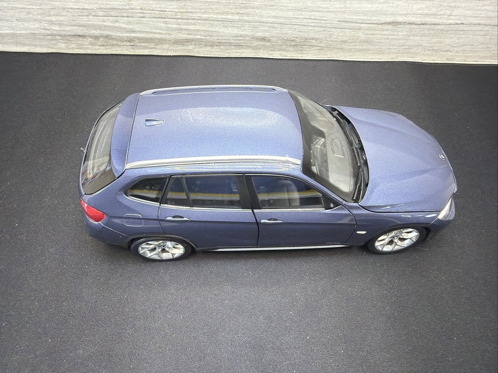 BMW X1 E84, 1:18 Scale Die-Cast Mode Blue , Kyosho  Mirror Damage No Box2