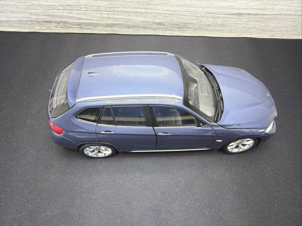BMW X1 E84, 1:18 Scale Die-Cast Mode Blue , Kyosho  Mirror Damage No Box2