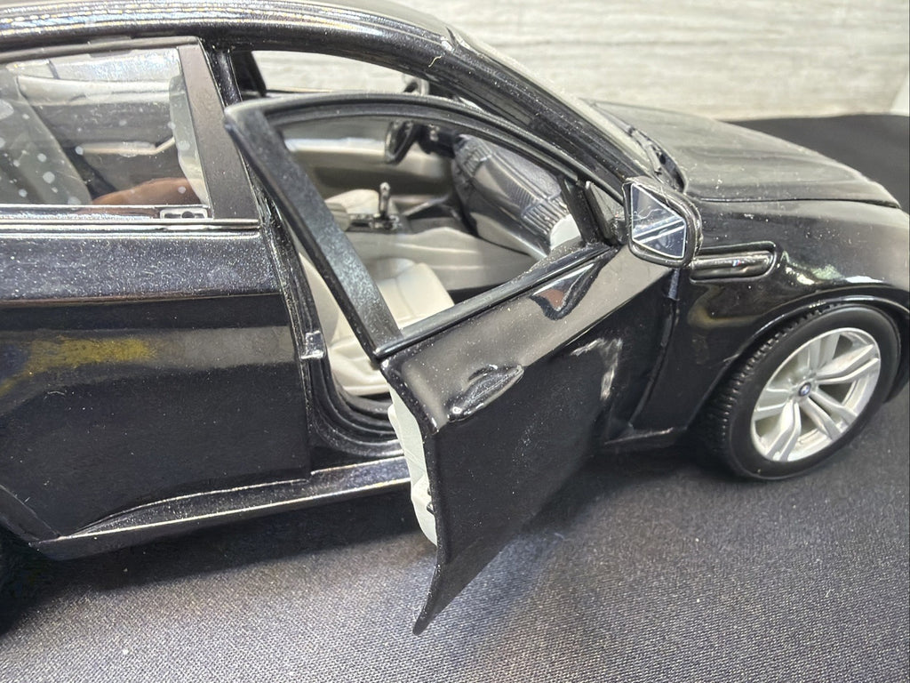 Bburago 1:18 2011 BMW X6 M Black Diecast Nice No Box12