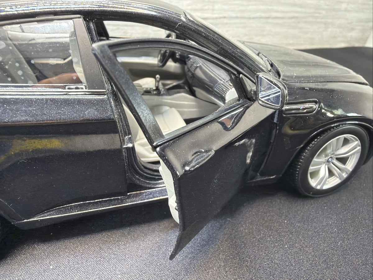 Bburago 1:18 2011 BMW X6 M Black Diecast Nice No Box12