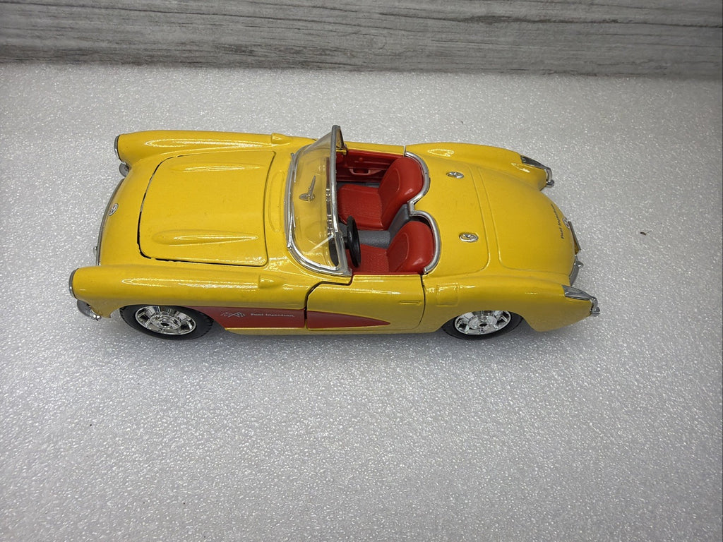 maisto 1/24 1957 chevrolet corvette convertible Nice Car No Box2