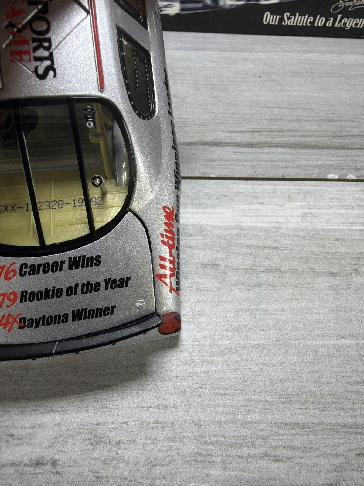 Dale Earnhardt 1/24  Back on Track  HOF 2006 Monte Carlo Box Damage Numbered New4