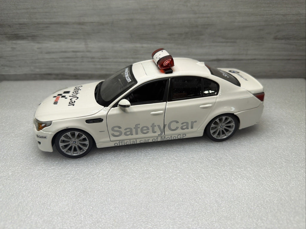 Maisto BMW M5 2007 E60 Safety Car 1/18 Scale Model Moto Gp Paint Chips See Pics0