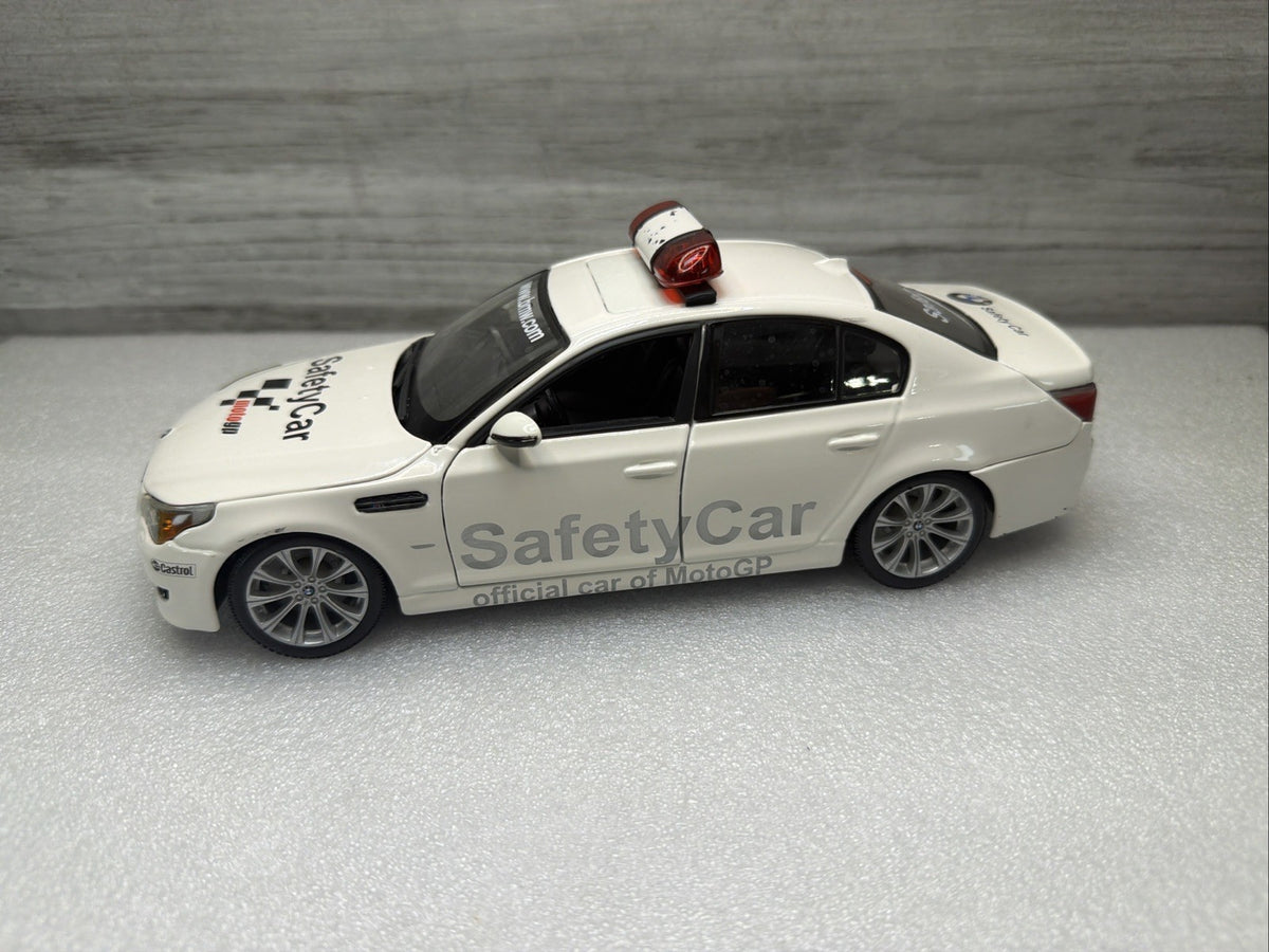 Maisto BMW M5 2007 E60 Safety Car 1/18 Scale Model Moto Gp Paint Chips See Pics0