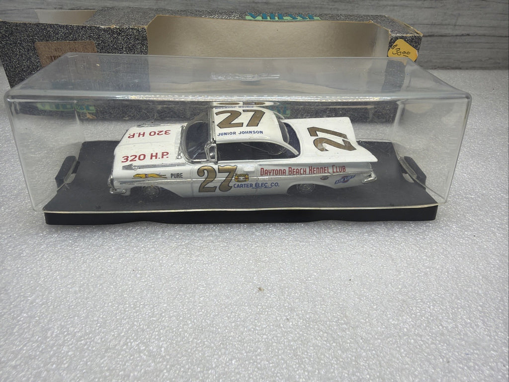 Vitesse 1959 Chevy Impala #27 Junior Johnson - Daytona Beach Club  - 1:43 Damage0