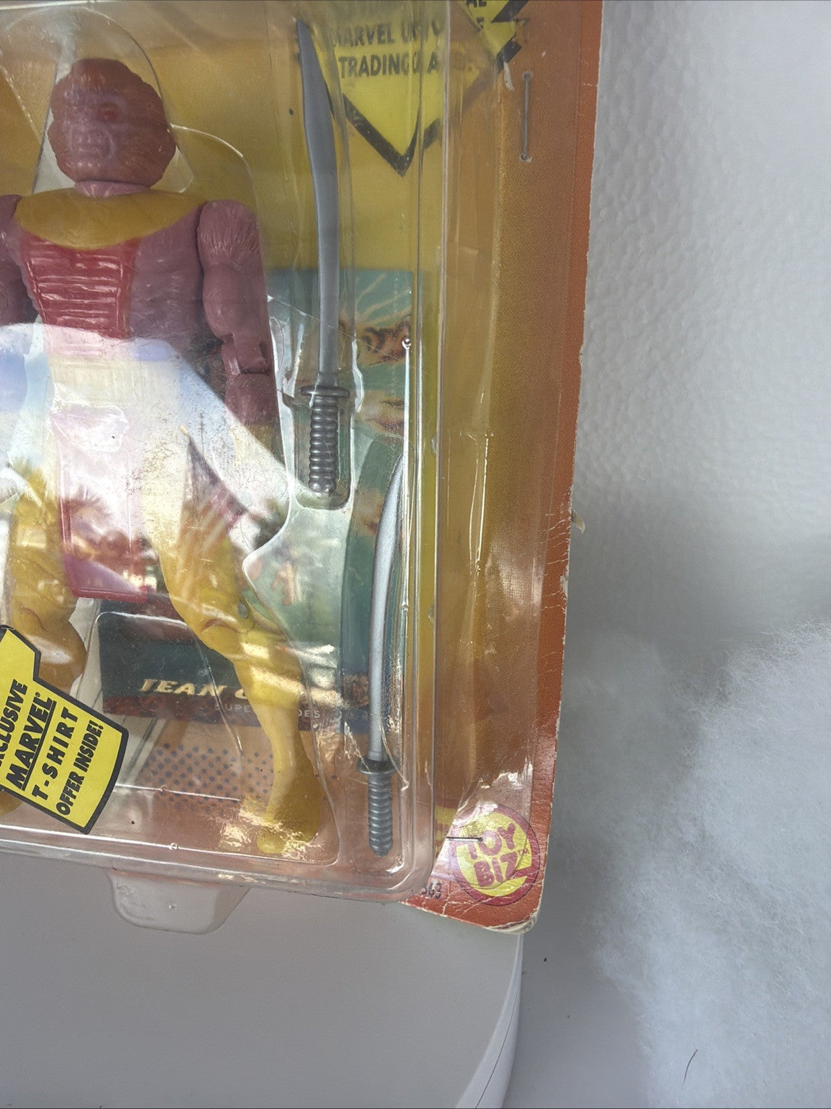 X-Men Kylun Action Figure Striking Swords 1994 ToyBiz Marvel Comic Box Damage5