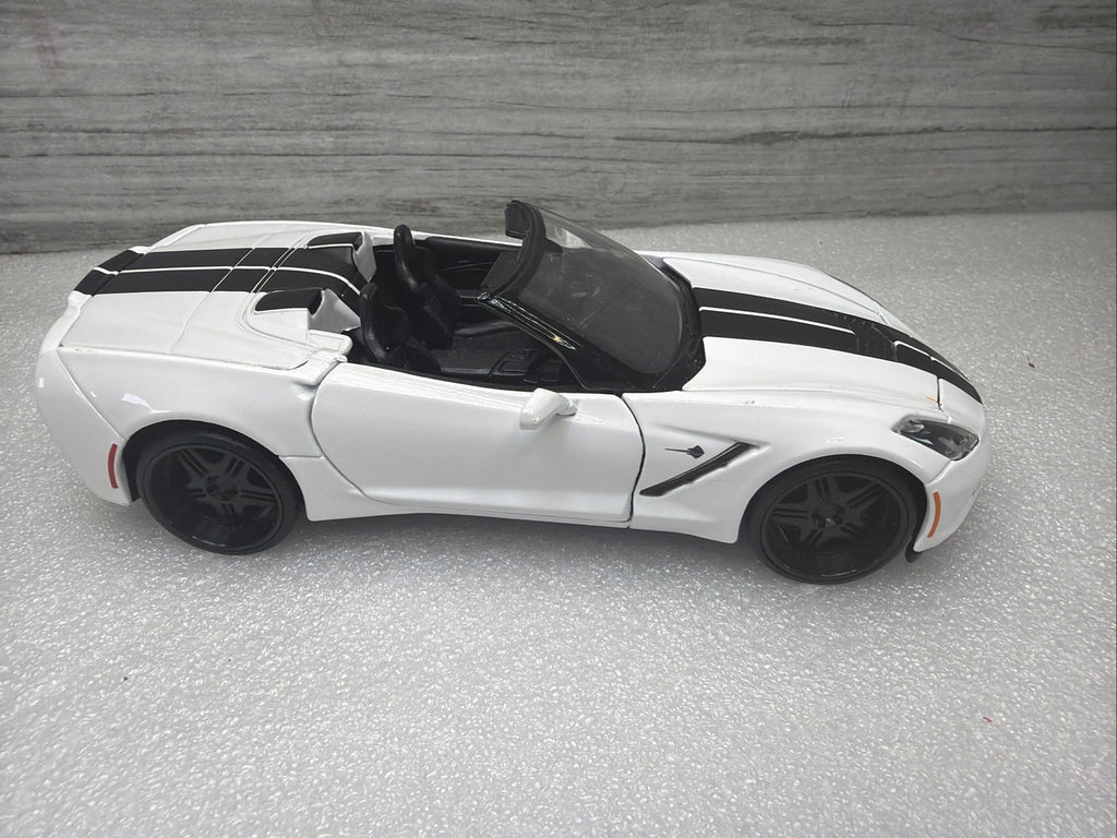 Maisto 2014 Chevrolet Corvette Stingray White  1/24 Scale Diecast Car NoBox Nice1