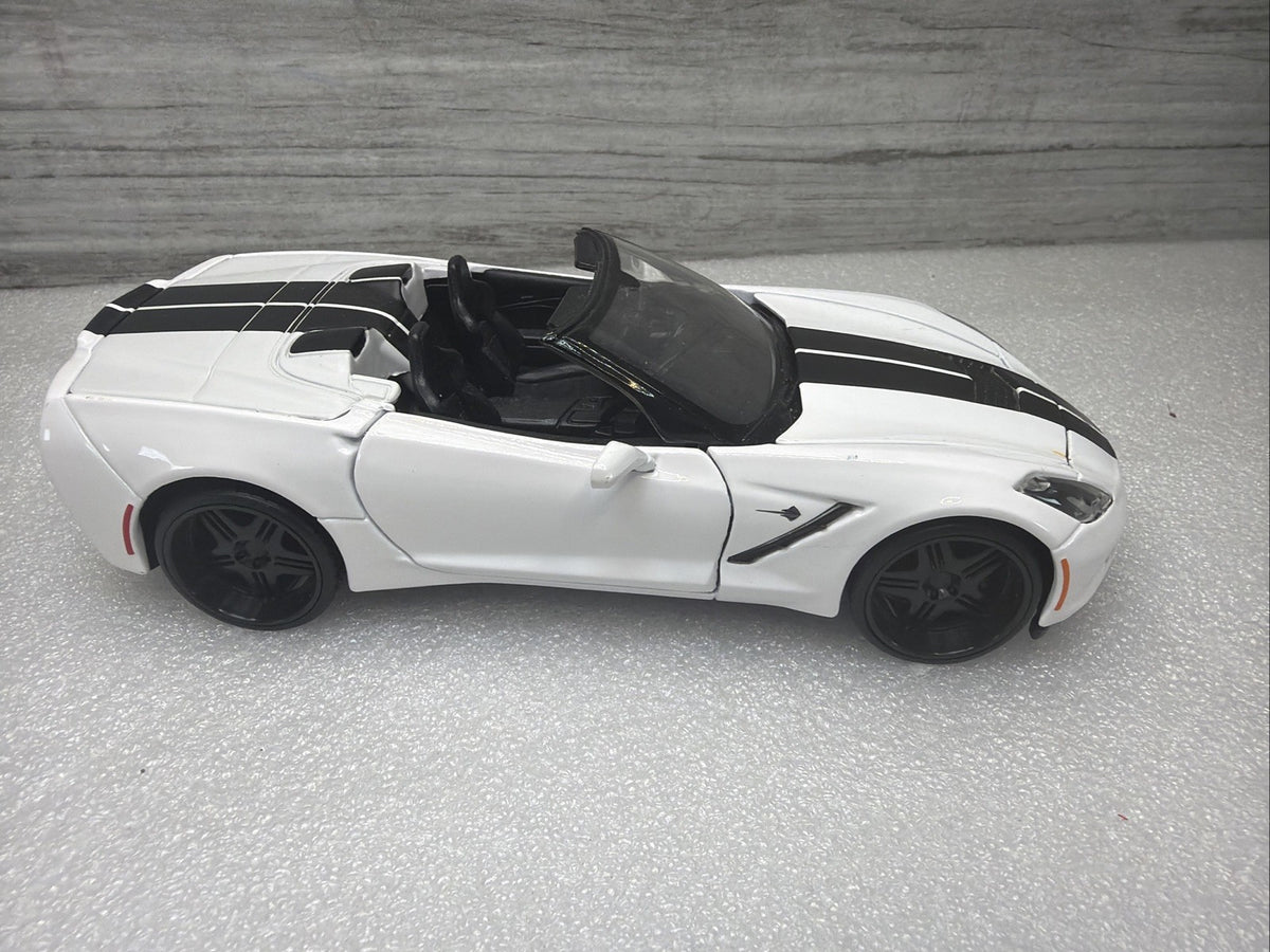 Maisto 2014 Chevrolet Corvette Stingray White  1/24 Scale Diecast Car NoBox Nice1