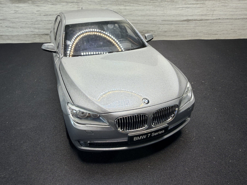 RARE BLACK Kyosho 1:18 BMW 750Li DEALER  SOME MINOR REPAIR NICE NO BOX3