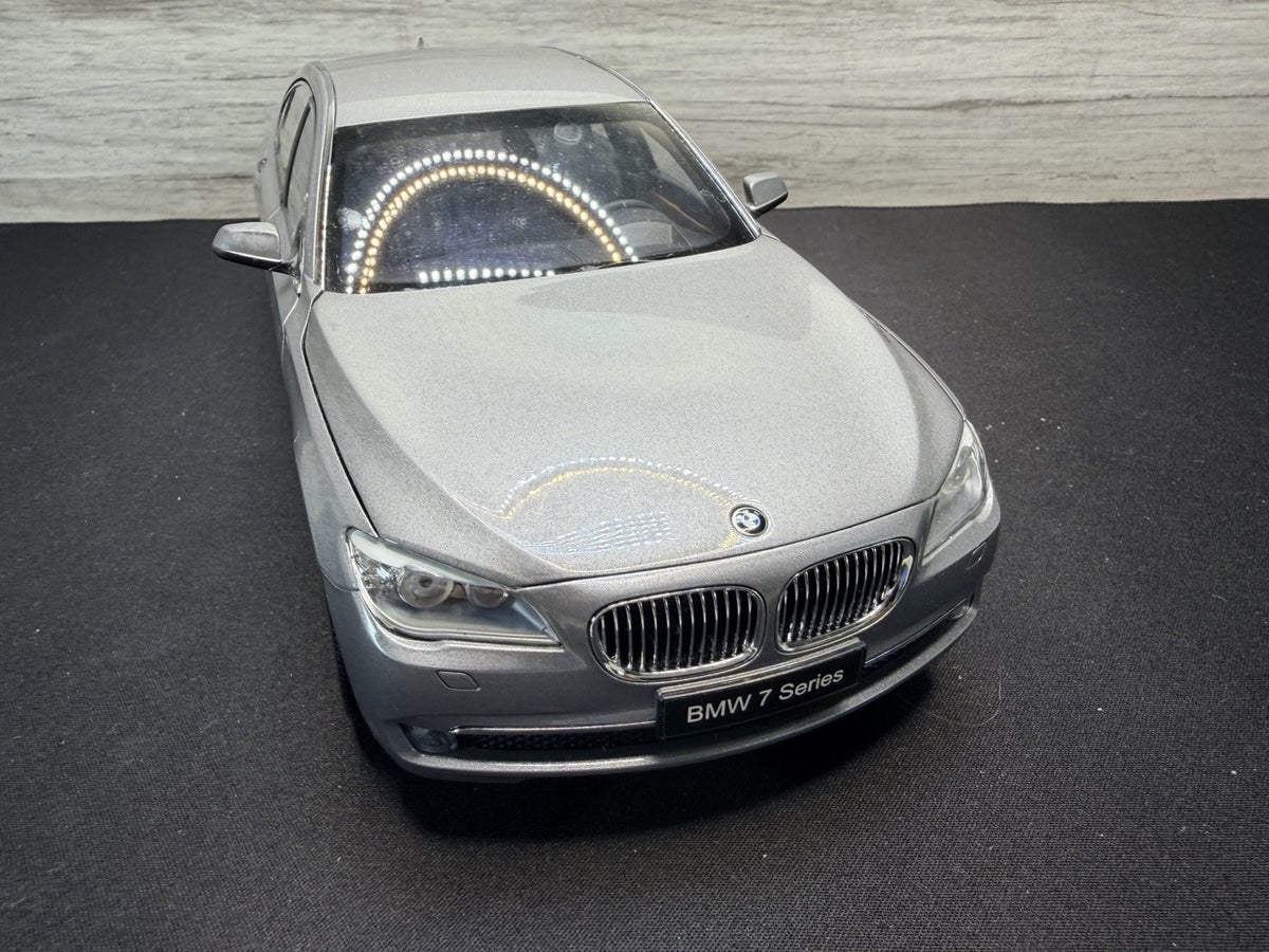 RARE BLACK Kyosho 1:18 BMW 750Li DEALER  SOME MINOR REPAIR NICE NO BOX3