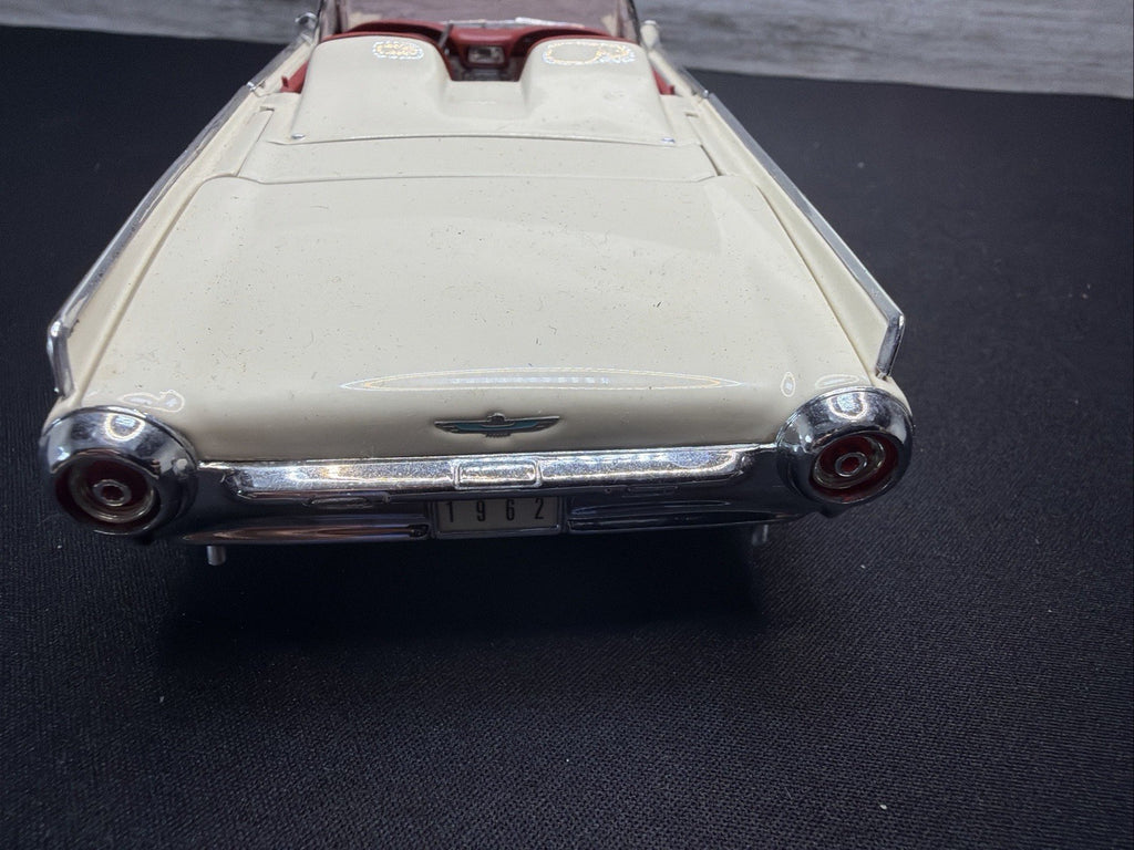 1962 Ford Thunderbird DANBURY MINT 1/24 Convertible- No Box12