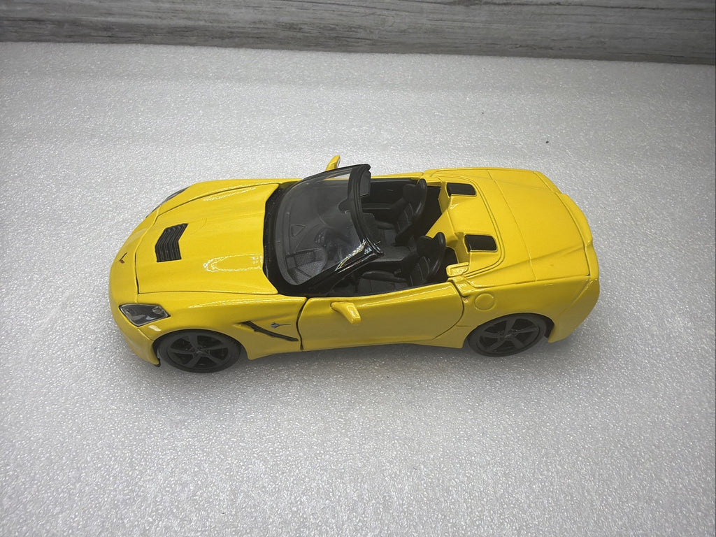 Maisto 2014 Chevrolet Corvette Stingray Yellow 1/24 Scale Diecast Car NoBox Nice9