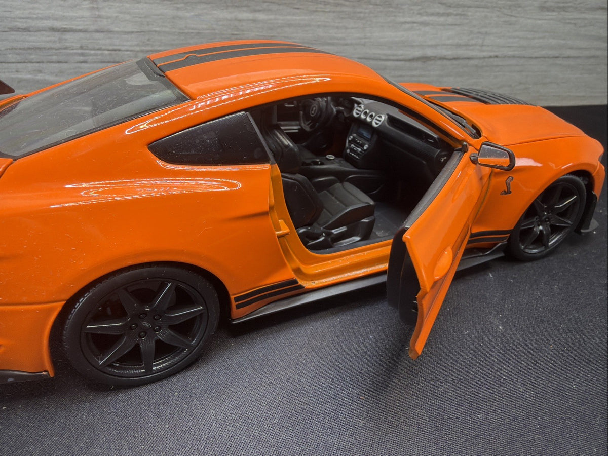 Maisto 1:18 Ford Mustang Shelby GT500 2020 Orange & Black Diecast Car3