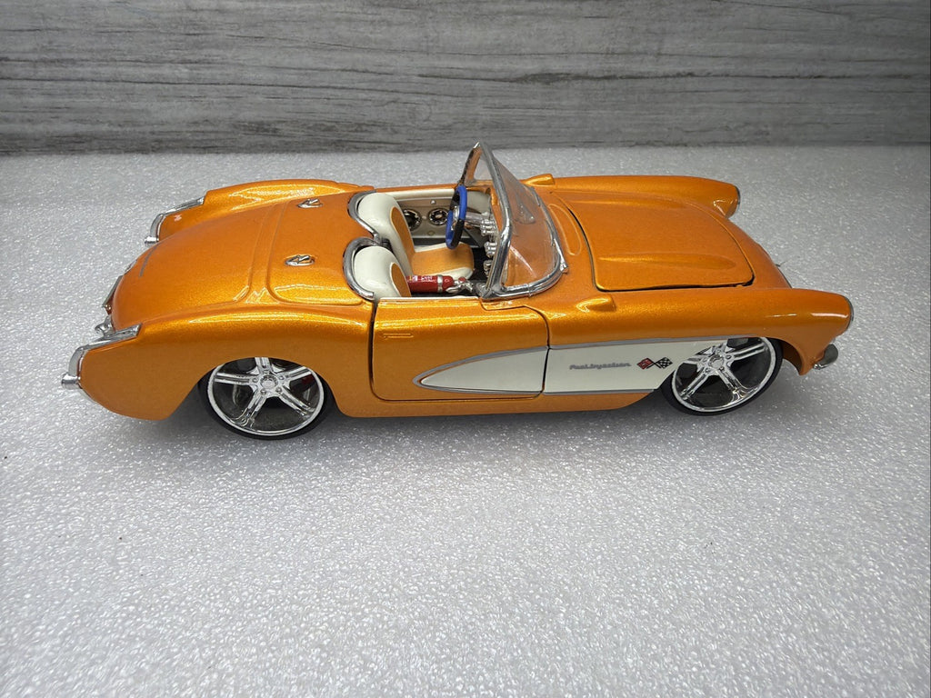 MAISTO Pro Rodz 1:24 SCALE 1957 CORVETTE CONVERTIBLE Orange Chevrolet0