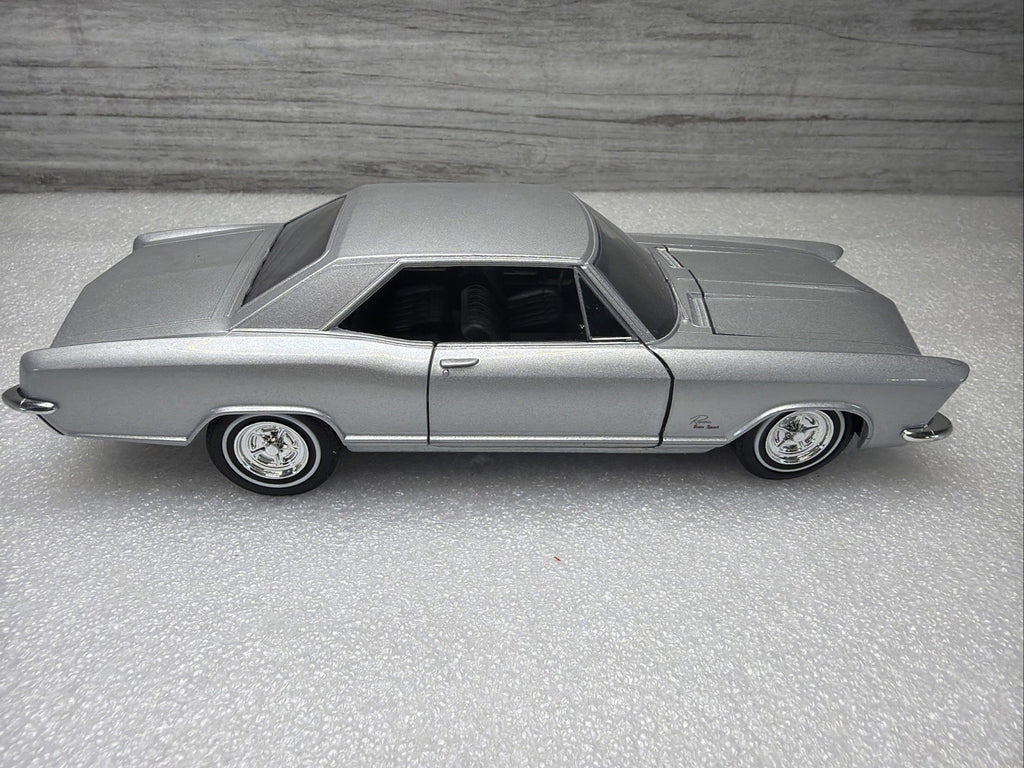 1965 BUICK RIVIERA GRAND SPORT HARD TOP WELLY 24072 1/24 DIECAST CAR SILV NO BOX0