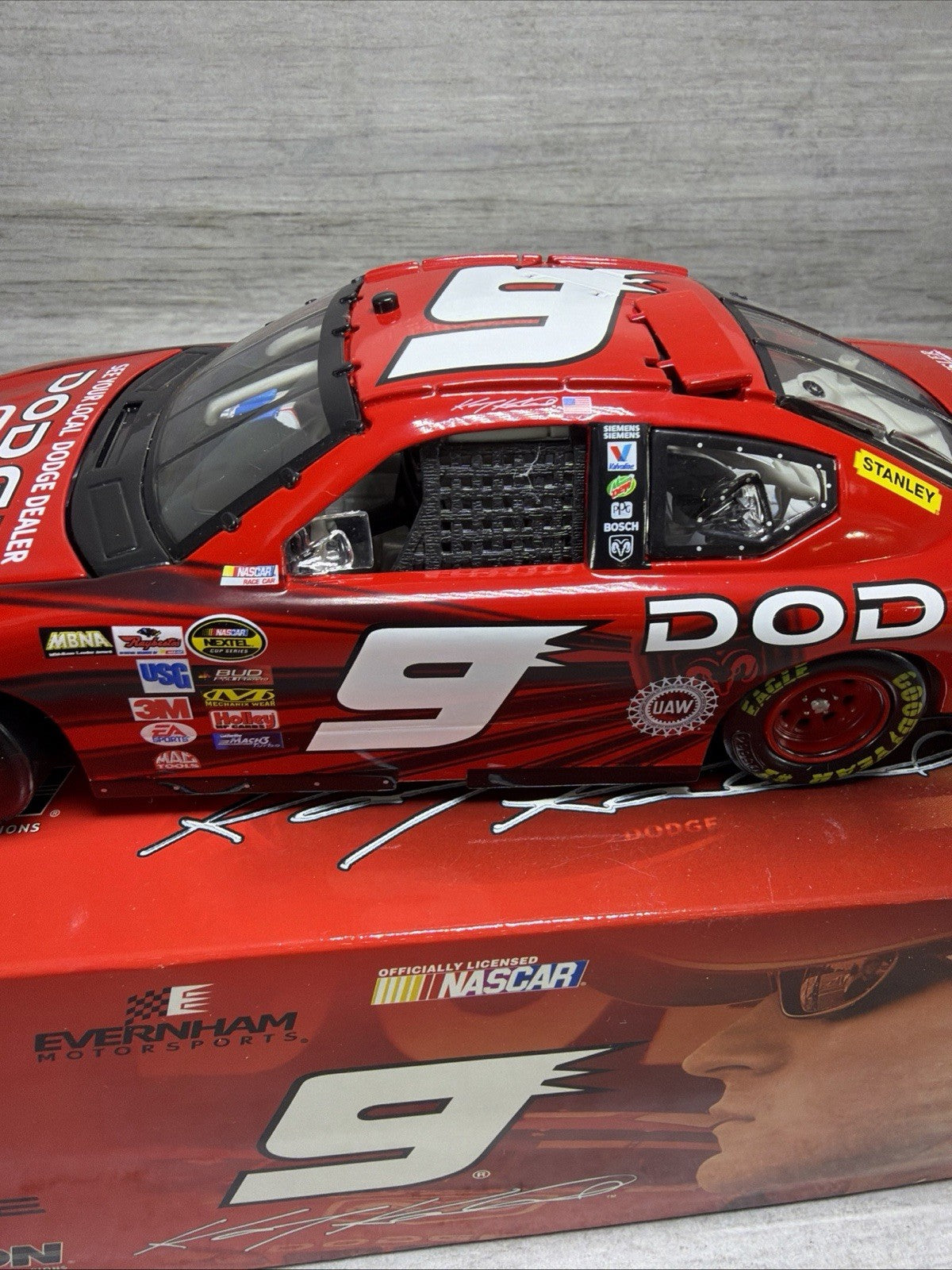 Kasey Kahne #9 Dodge Dealers 2005 Charger 1:24 Scale Car Action3