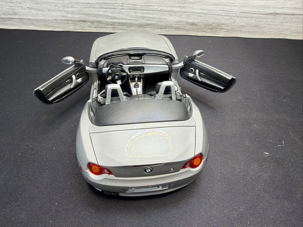 Welly BMW Z4 1:18 Silver Diecast Sport Car with Opening Doors Nice No Box12