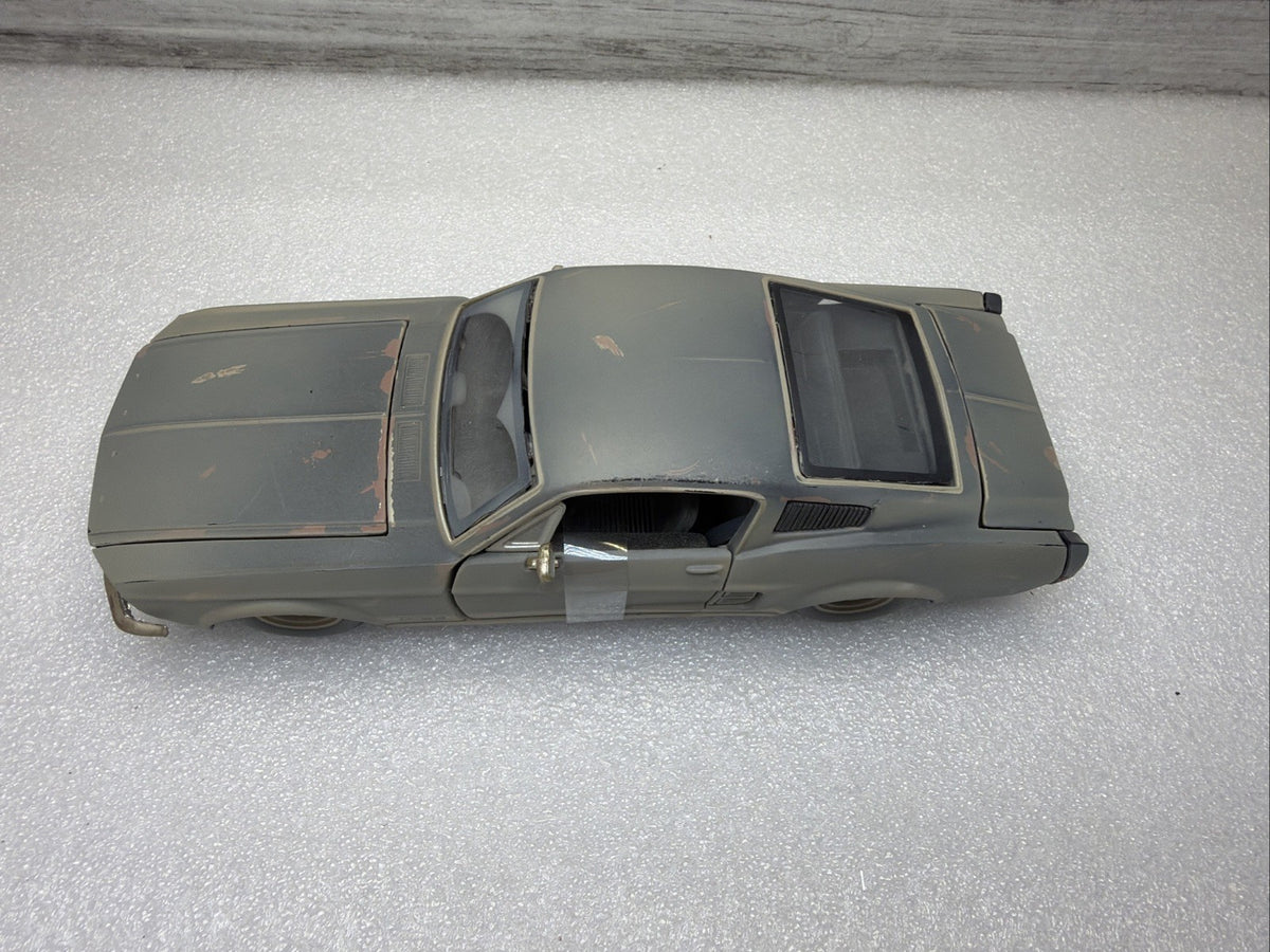 Maisto 1:24 Scale 1967 Ford Mustang GT Car W/Patina Diecast Old Friends2