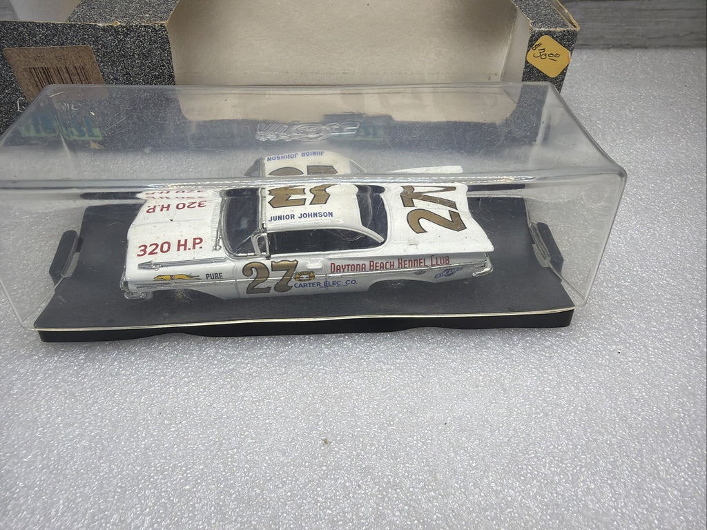 Vitesse 1959 Chevy Impala #27 Junior Johnson - Daytona Beach Club  - 1:43 Damage2