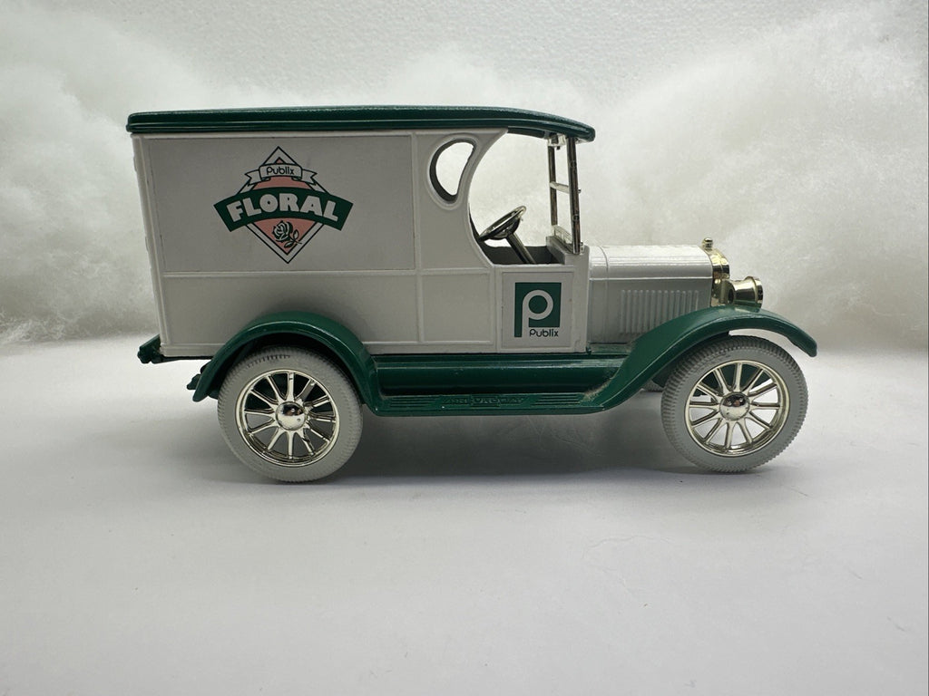 ERTL 1/25 Scale Diecast 2501   1923 Truck Bank   White/Green Used RARE0