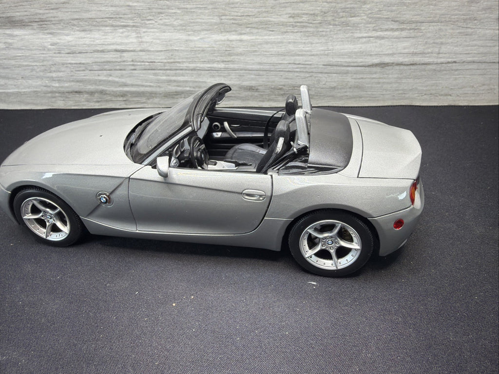 Welly BMW Z4 1:18 Silver Diecast Sport Car with Opening Doors Nice No Box6