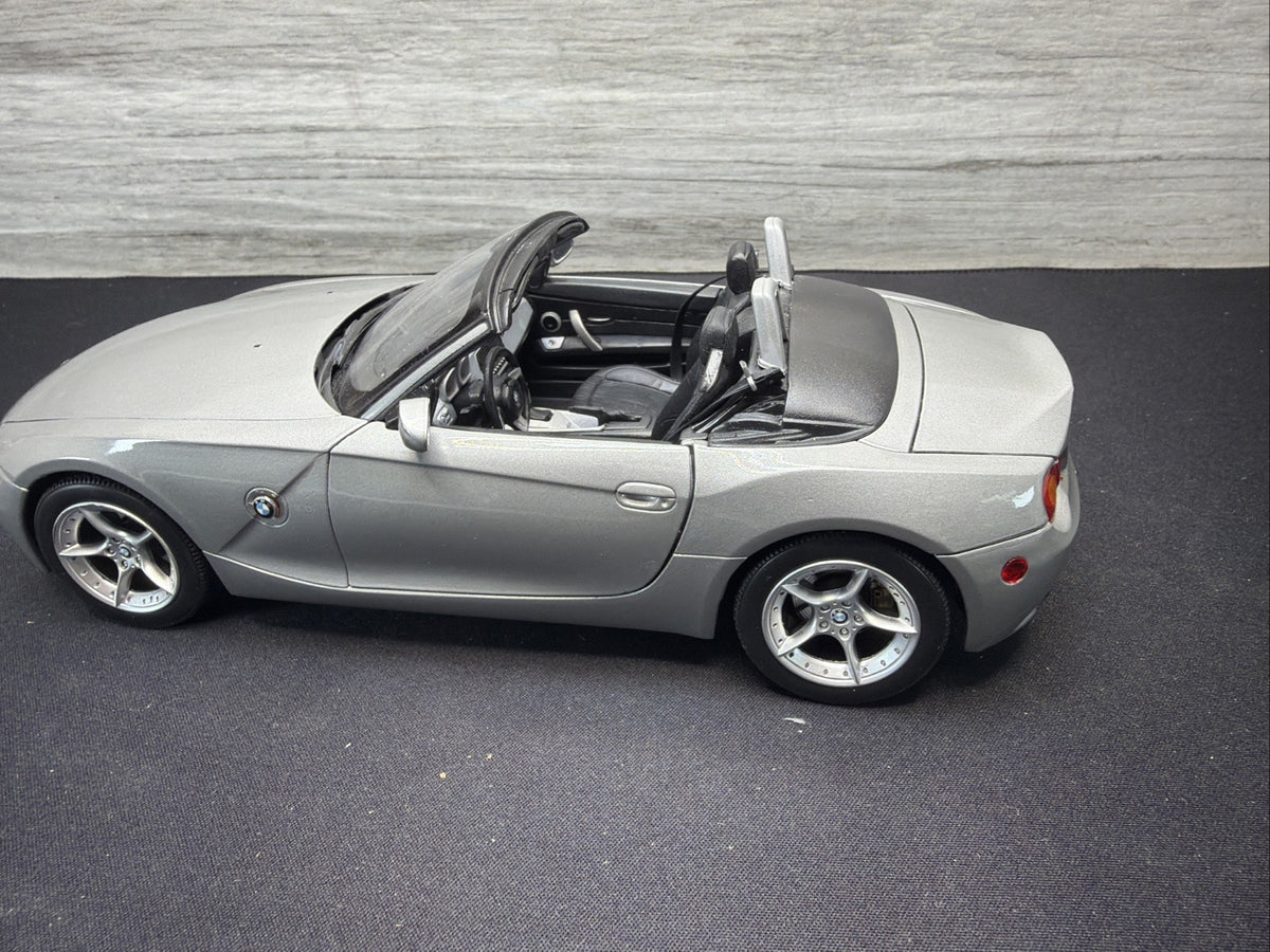 Welly BMW Z4 1:18 Silver Diecast Sport Car with Opening Doors Nice No Box6