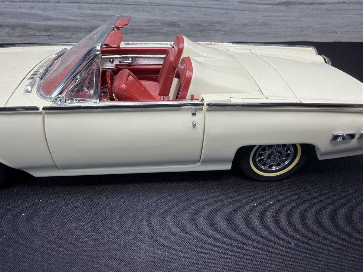 1962 Ford Thunderbird DANBURY MINT 1/24 Convertible- No Box9