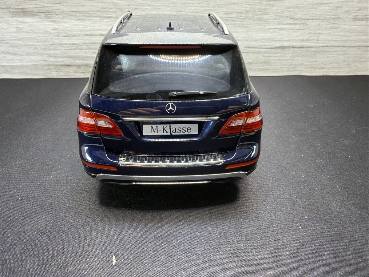 RARE FIRST LOOK ART MINICHAMPS MERCEDES-BENZ M-CLASS SCALE 1:18 DIECAST  NICE.11