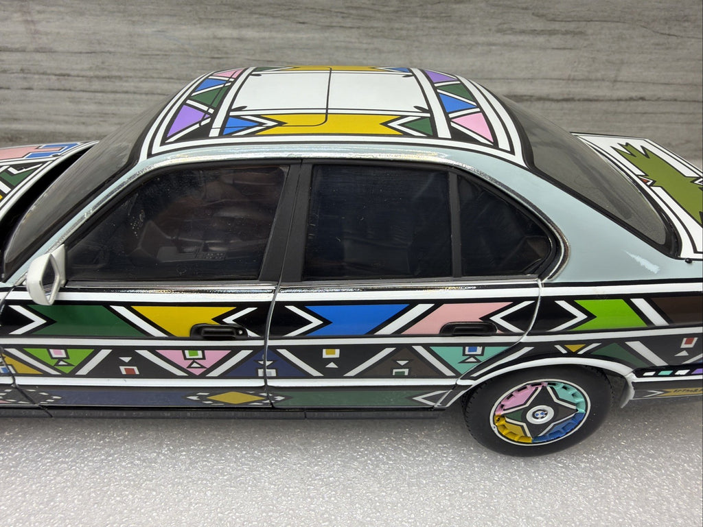 UNIQUE 1/18  BMW Art Car 525i E34 Esther Mahlangu Minichamps 88-95 No Box  Nice3