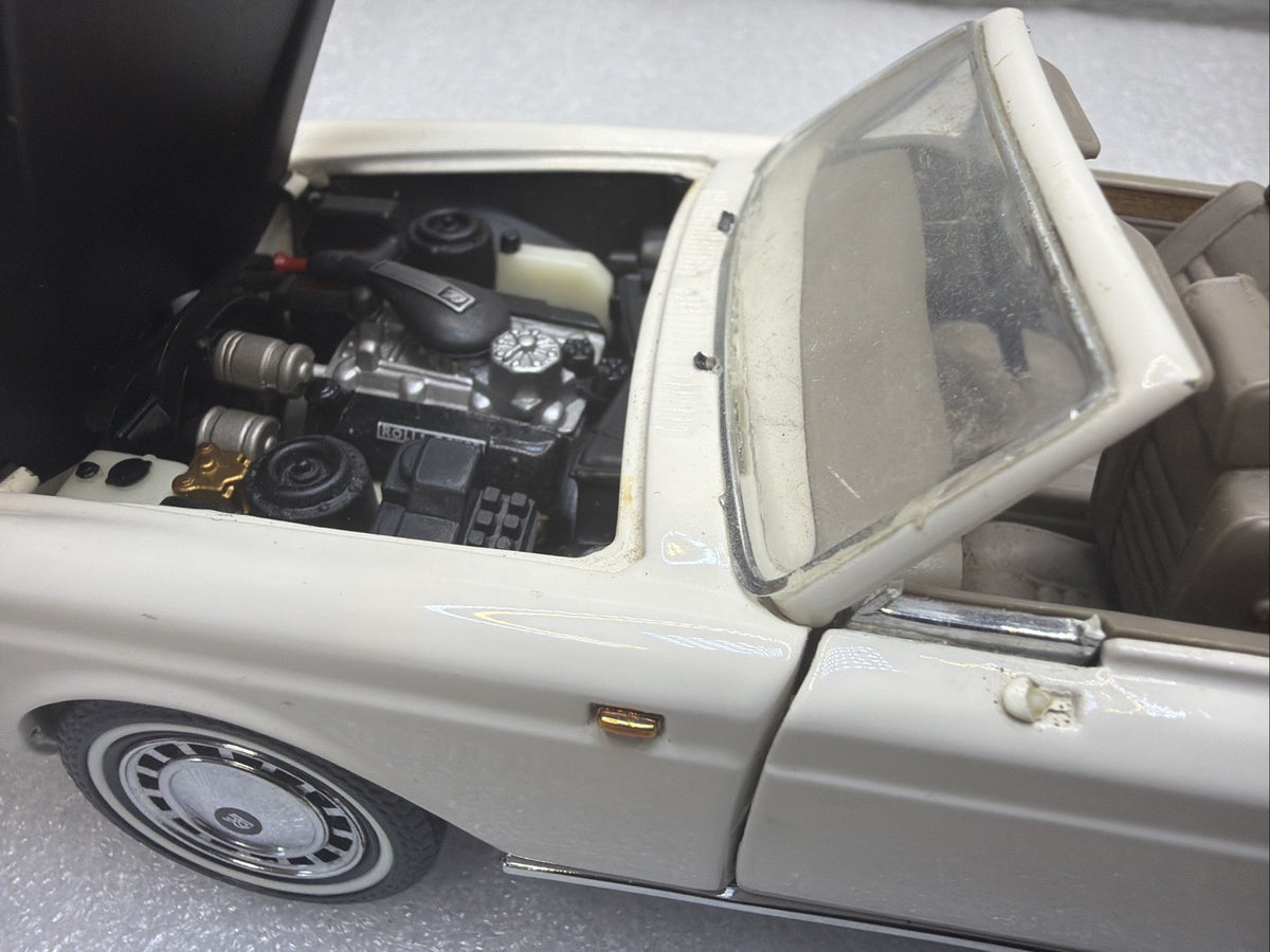 Franklin Mint- 1992 Rolls-Royce Corniche IV Convertible 1/24 Has Damage See Pics9