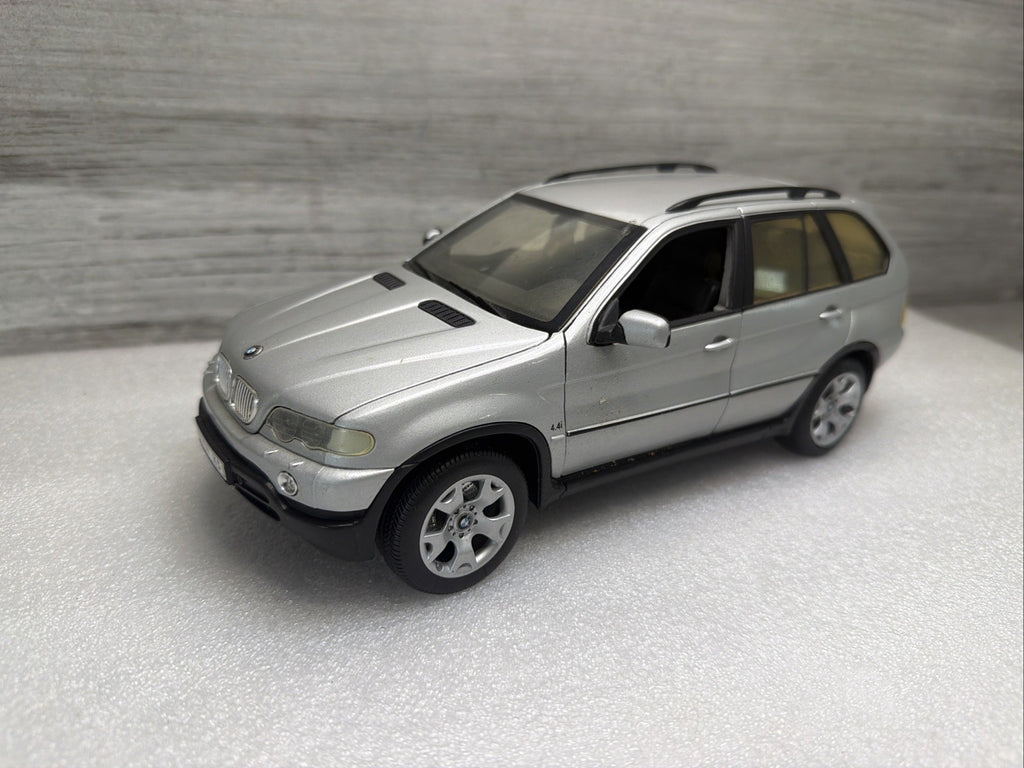 Welly 1:18 Silver BMW X5  no.9842 *RARE* Diecast Model Car1