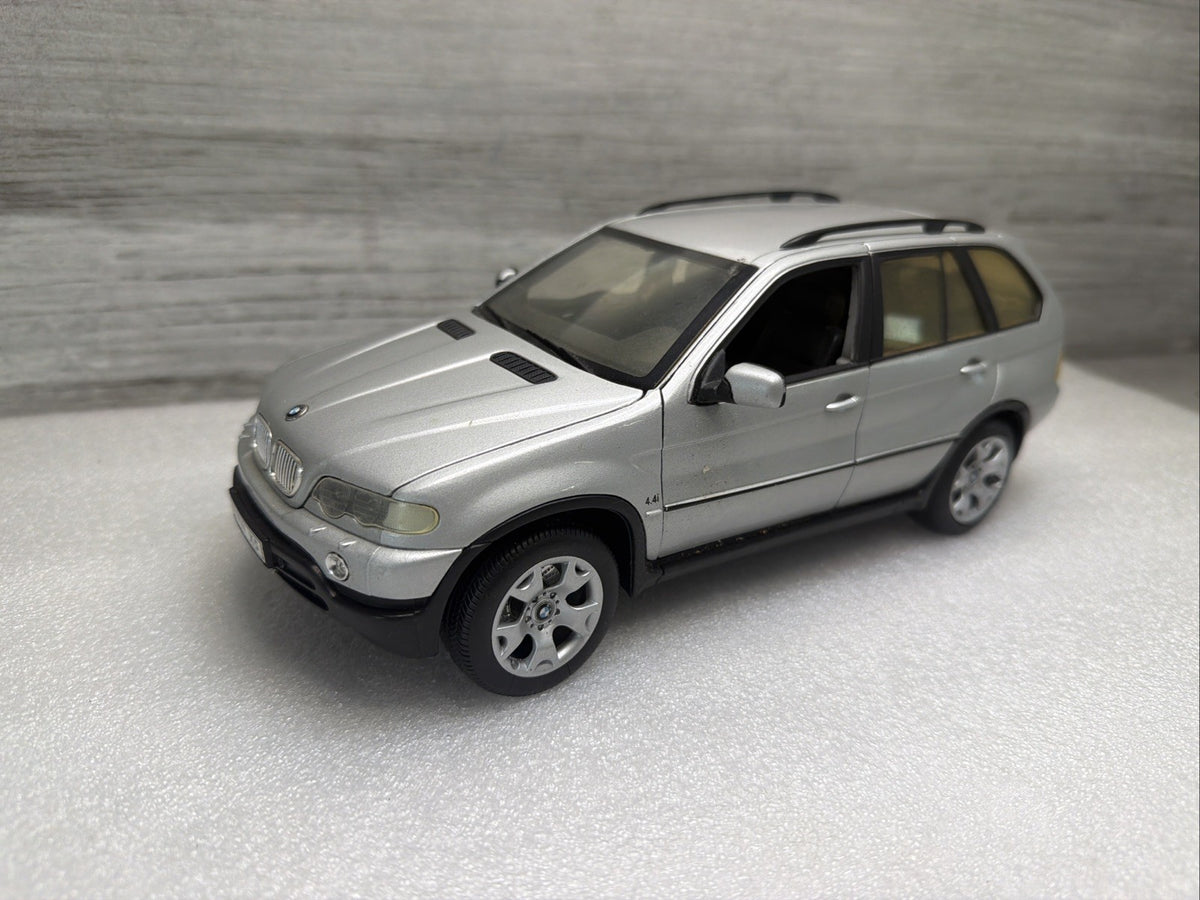 Welly 1:18 Silver BMW X5  no.9842 *RARE* Diecast Model Car1