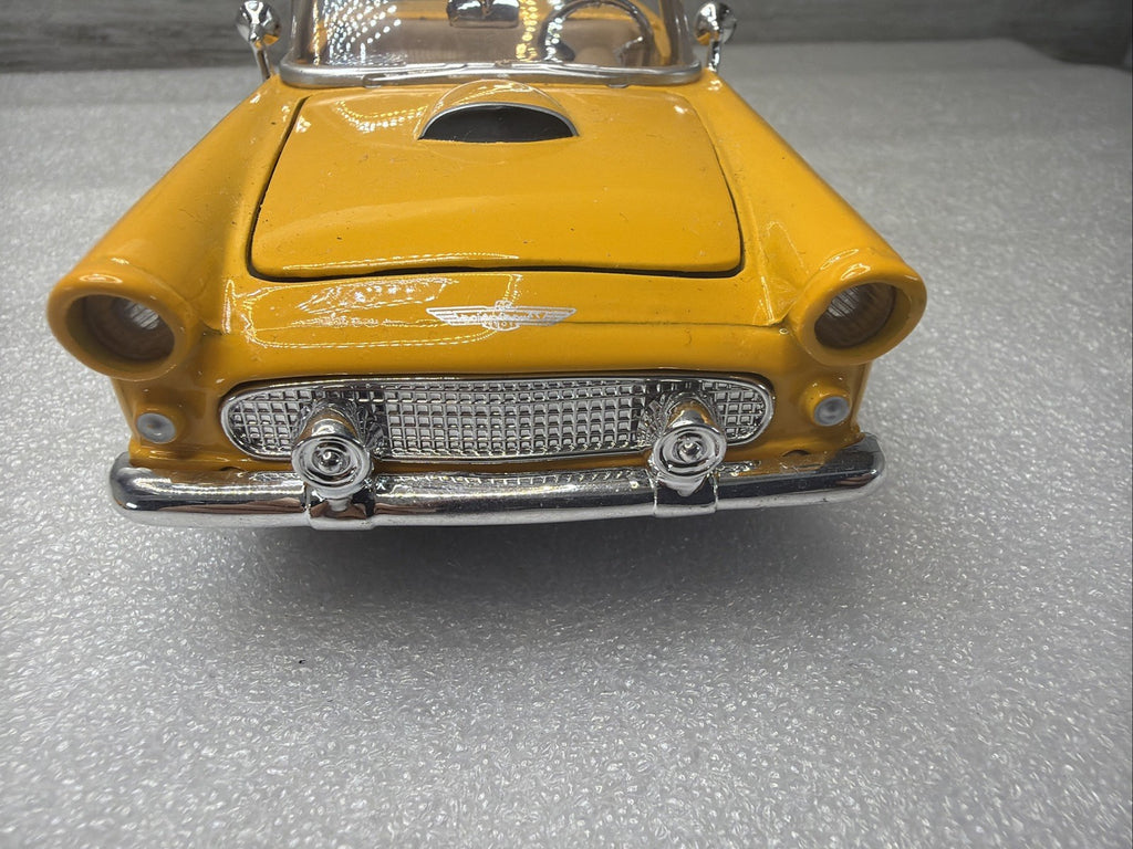1956 Ford Thunderbird Convertible - Yellow 1:24 Scale Motormax  “show Case”12